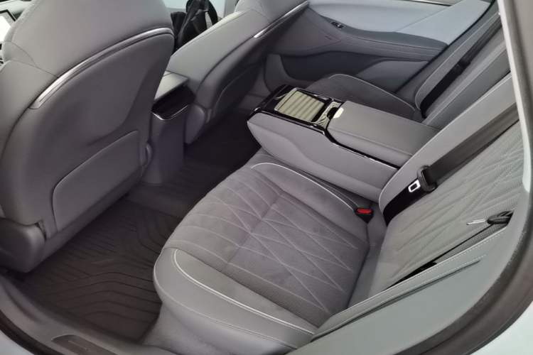 Used VOYAH PASSION 2023 Four-Wheel Drive Flagship Edition Left Rear Seat