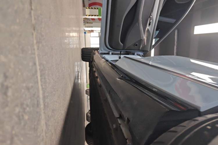 Used VOYAH PASSION 2023 Four-Wheel Drive Flagship Edition Left Side Sill