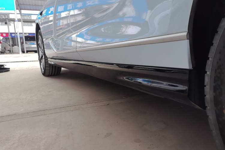 Used VOYAH PASSION 2023 Four-Wheel Drive Flagship Edition Left Side Sill