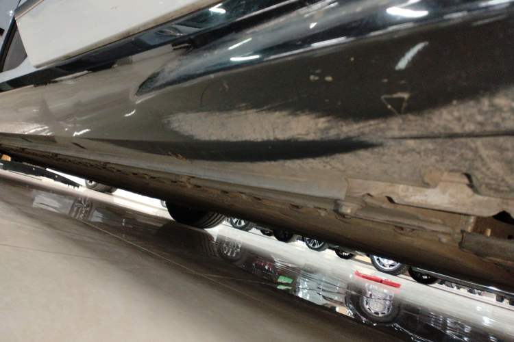 Used VOYAH PASSION 2023 Four-Wheel Drive Flagship Edition Left Side Sill