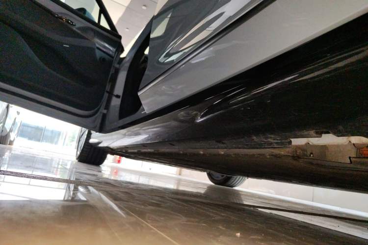 Used VOYAH PASSION 2023 Four-Wheel Drive Long-Range Version Left Side Sill