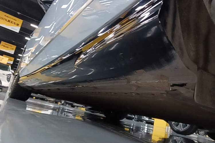 Used VOYAH PASSION 2023 Four-Wheel Drive Standard Edition Left Side Sill
