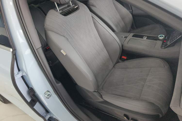 Used VOYAH PASSION 2023 Four-Wheel Drive Flagship Edition Right Front Seat