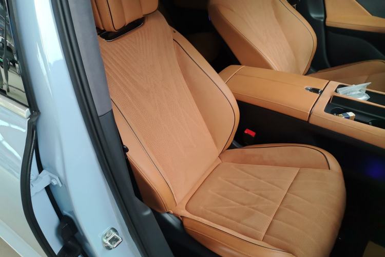 Used VOYAH PASSION 2023 Four-Wheel Drive Flagship Edition Right Front Seat