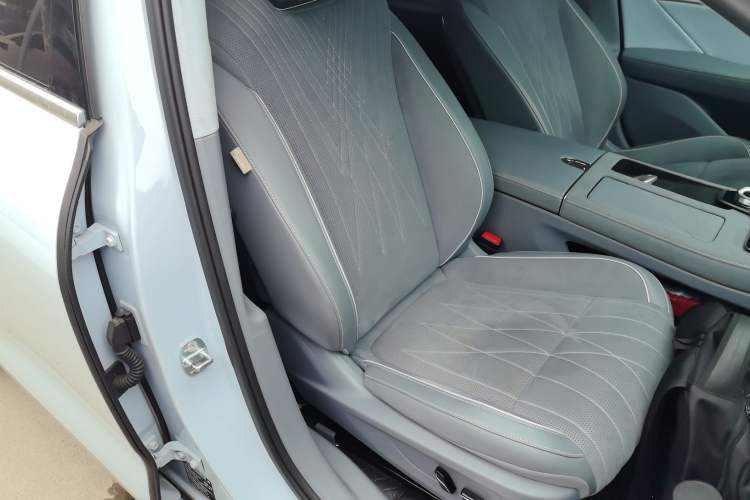 Used VOYAH PASSION 2023 Four-Wheel Drive Flagship Edition Right Front Seat