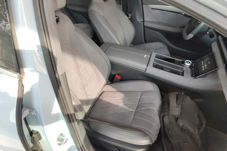 Used VOYAH PASSION 2023 Four-Wheel Drive Long-Range Version Right Front Seat