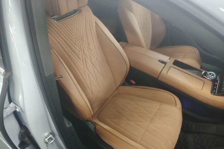 Used VOYAH PASSION 2023 Four-Wheel Drive Flagship Edition Right Front Seat