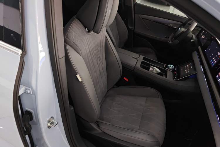 Used VOYAH PASSION 2023 Four-Wheel Drive Flagship Edition Right Front Seat