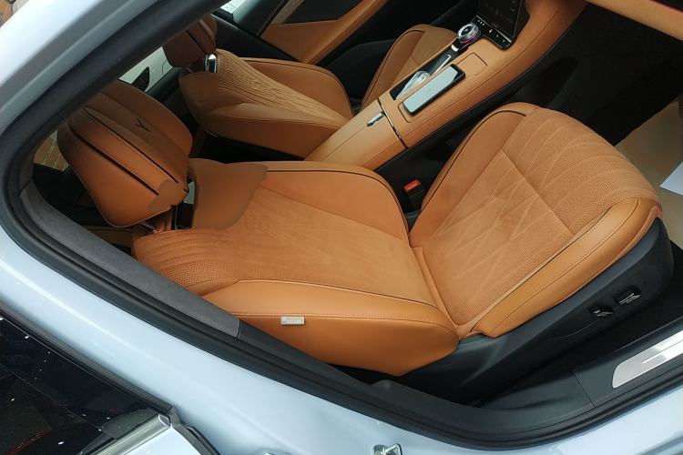 Used VOYAH PASSION 2023 Four-Wheel Drive Long-Range Version Right Front Seat
