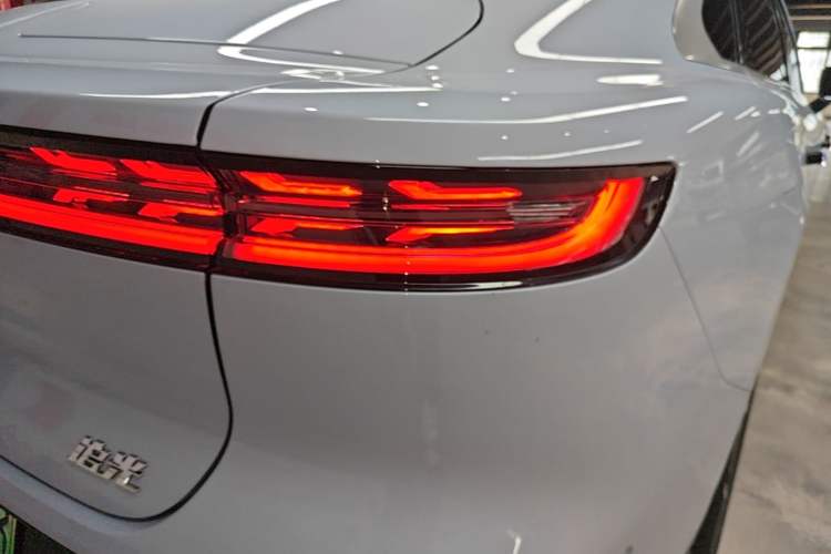 Used VOYAH PASSION 2023 Four-Wheel Drive Flagship Edition Right Rear Taillight