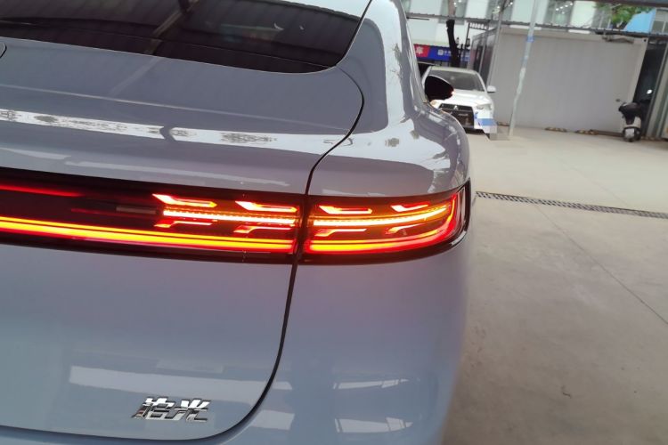 Used VOYAH PASSION 2023 Four-Wheel Drive Flagship Edition Right Rear Taillight