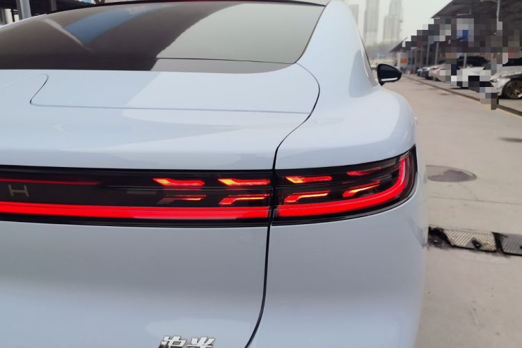 Used VOYAH PASSION 2023 Four-Wheel Drive Flagship Edition Right Rear Taillight