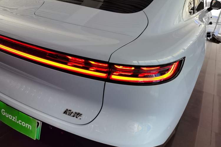 Used VOYAH PASSION 2023 Four-Wheel Drive Flagship Edition Right Rear Taillight