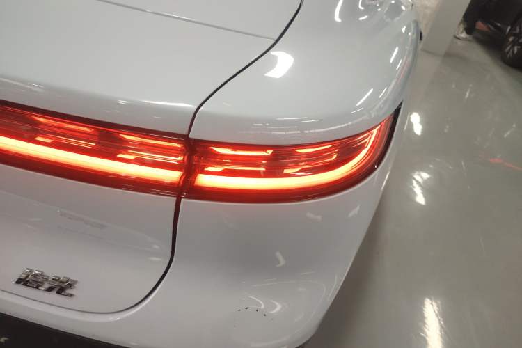 Used VOYAH PASSION 2023 Four-Wheel Drive Flagship Edition Right Rear Taillight