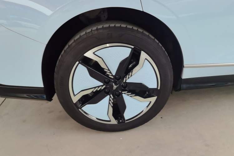 Used VOYAH PASSION 2023 Four-Wheel Drive Flagship Edition Right Rear Wheel Hub