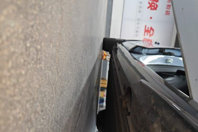 Used VOYAH PASSION 2023 Four-Wheel Drive Flagship Edition Right Side Sill