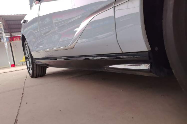 Used VOYAH PASSION 2023 Four-Wheel Drive Flagship Edition Right Side Sill