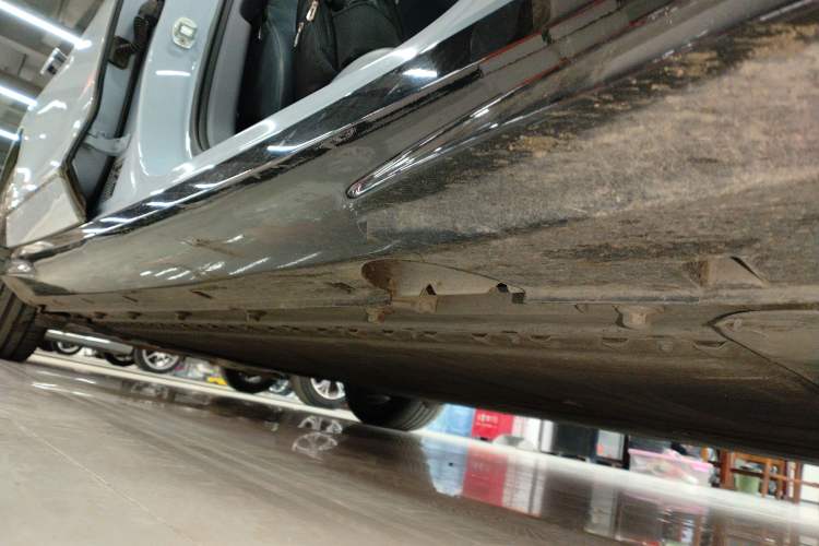 Used VOYAH PASSION 2023 Four-Wheel Drive Flagship Edition Right Side Sill