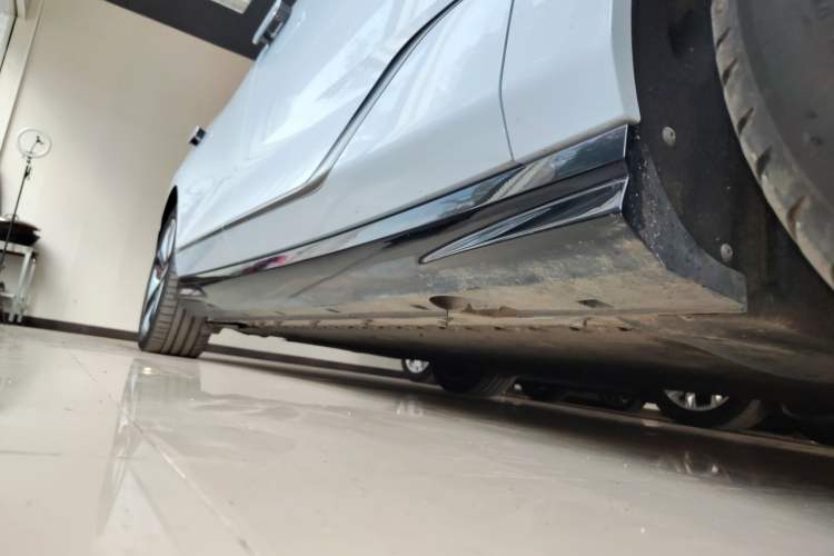 Used VOYAH PASSION 2023 Four-Wheel Drive Long-Range Version Right Side Sill