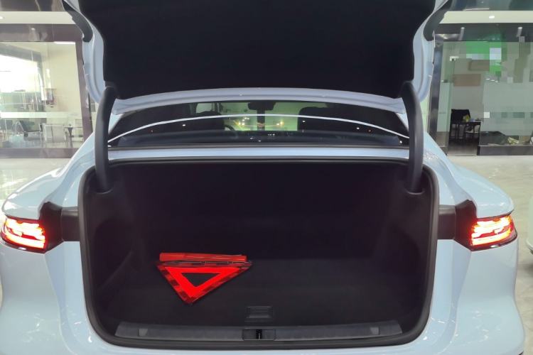 Used VOYAH PASSION 2023 Four-Wheel Drive Long-Range Version Trunk