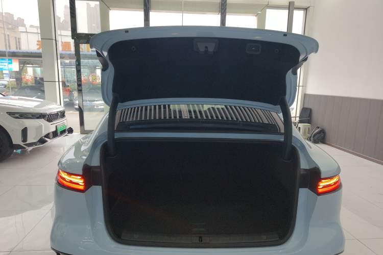 Used VOYAH PASSION 2023 Four-Wheel Drive Flagship Edition Trunk