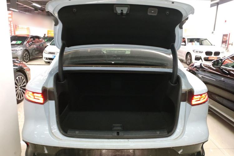 Used VOYAH PASSION 2023 Four-Wheel Drive Flagship Edition Trunk