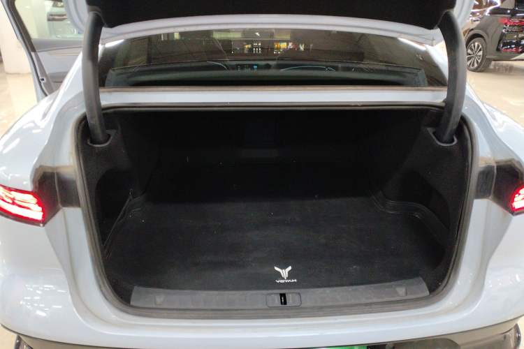 Used VOYAH PASSION 2023 Four-Wheel Drive Flagship Edition Trunk