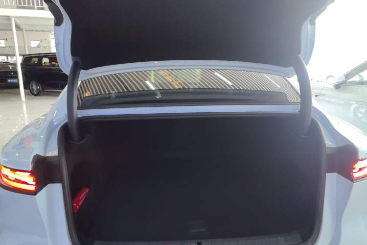 Used VOYAH PASSION 2023 Four-Wheel Drive Flagship Edition Trunk