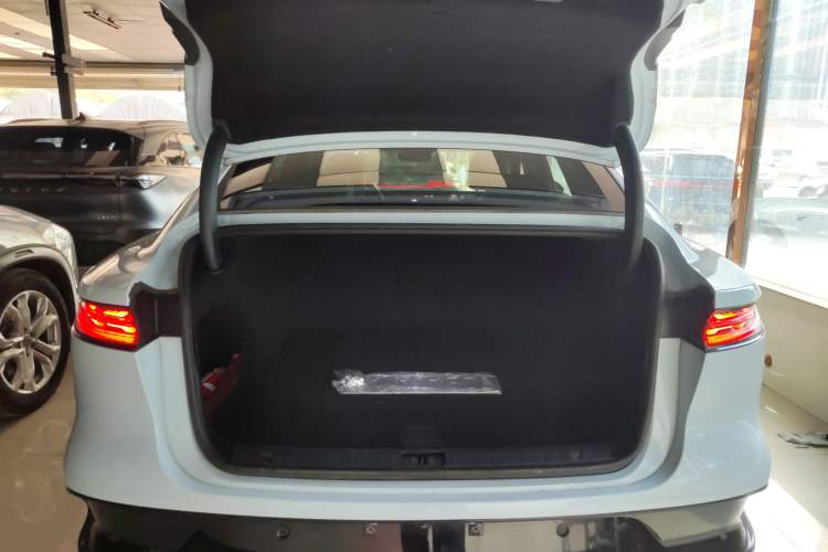 Used VOYAH PASSION 2023 Four-Wheel Drive Long-Range Version Trunk