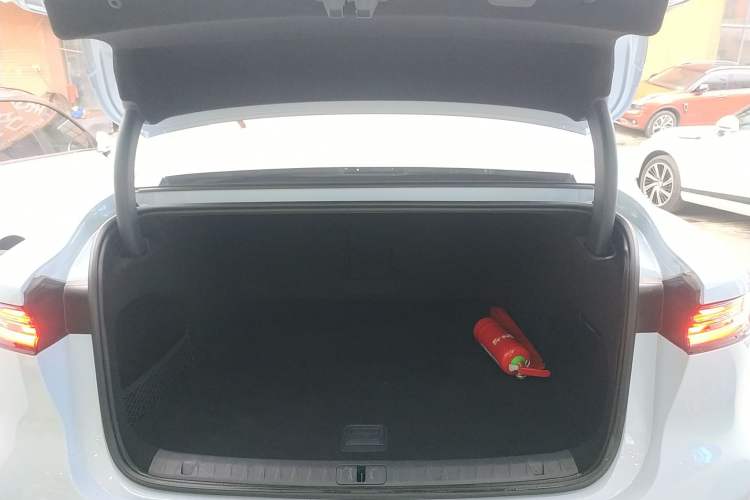 Used VOYAH PASSION 2023 Four-Wheel Drive Long-Range Version Trunk