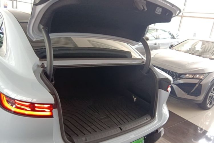 Used VOYAH PASSION 2023 Four-Wheel Drive Flagship Edition Trunk