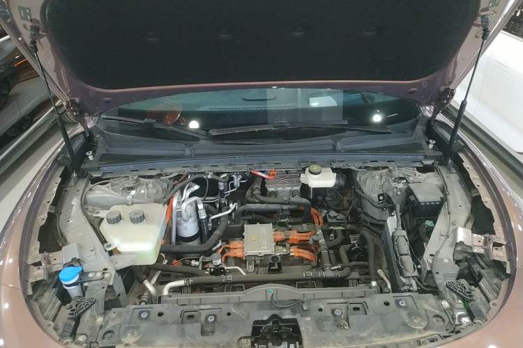 Used VOYAH PASSION 2023 Four-Wheel Drive Long-Range Version Engine Bay