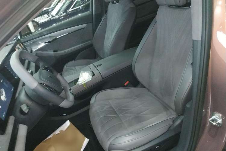 Used VOYAH PASSION 2023 Four-Wheel Drive Long-Range Version Left Front Seat
