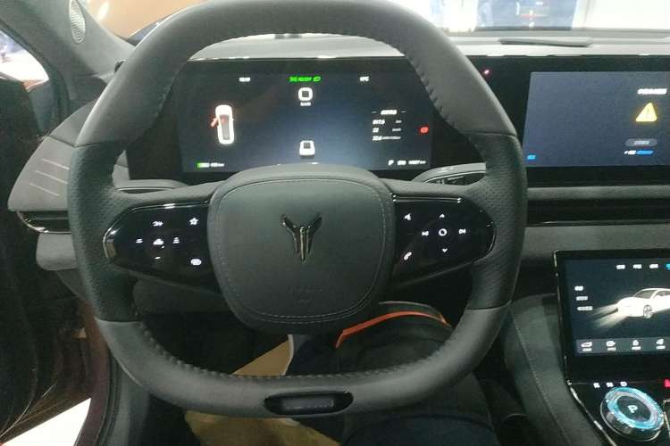 Used VOYAH PASSION 2023 Four-Wheel Drive Long-Range Version Steering Wheel