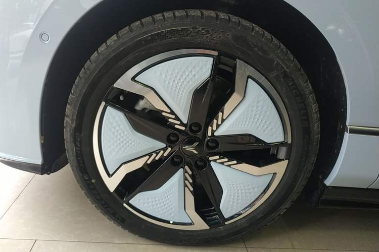 Used VOYAH PASSION 2023 Four-Wheel Drive Long-Range Version Exterior 7