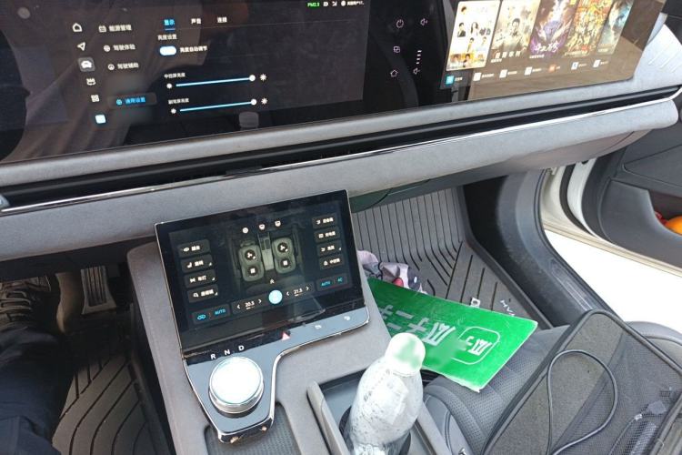 Used VOYAH PASSION 2023 Four-Wheel Drive Flagship Edition Audio And AC Panel