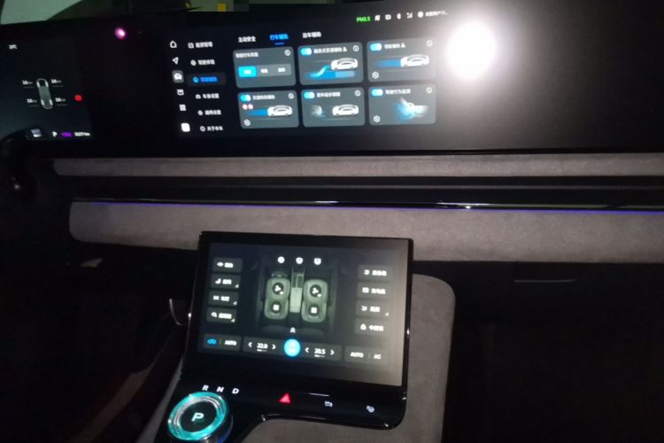 Used VOYAH PASSION 2023 Four-Wheel Drive Flagship Edition Audio And AC Panel