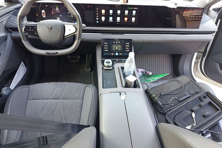 Used VOYAH PASSION 2023 Four-Wheel Drive Flagship Edition Center Console