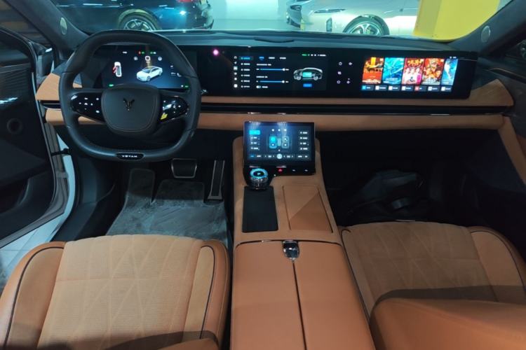 Used VOYAH PASSION 2023 Four-Wheel Drive Standard Edition Center Console