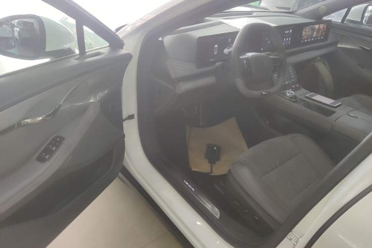 Used VOYAH PASSION 2023 Four-Wheel Drive Flagship Edition Driver Seat