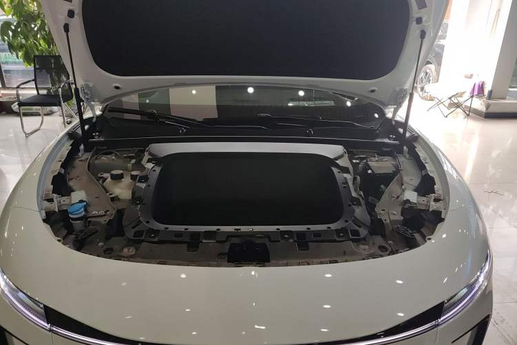 Used VOYAH PASSION 2023 Four-Wheel Drive Long-Range Version Engine Bay