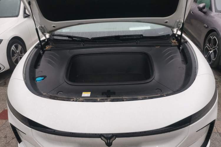 Used VOYAH PASSION 2023 Four-Wheel Drive Flagship Edition Engine Bay