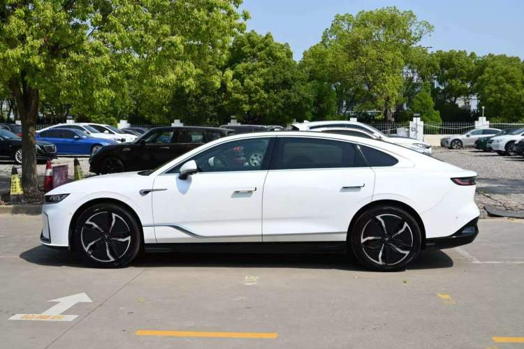 Used VOYAH PASSION 2023 Four-Wheel Drive Flagship Edition Exterior 4