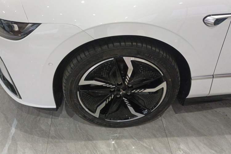 Used VOYAH PASSION 2023 Four-Wheel Drive Flagship Edition Exterior 4