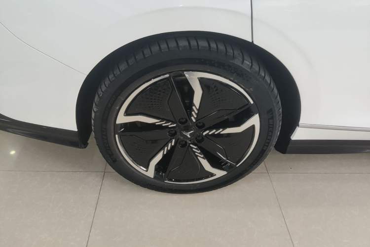 Used VOYAH PASSION 2023 Four-Wheel Drive Flagship Edition Exterior 5