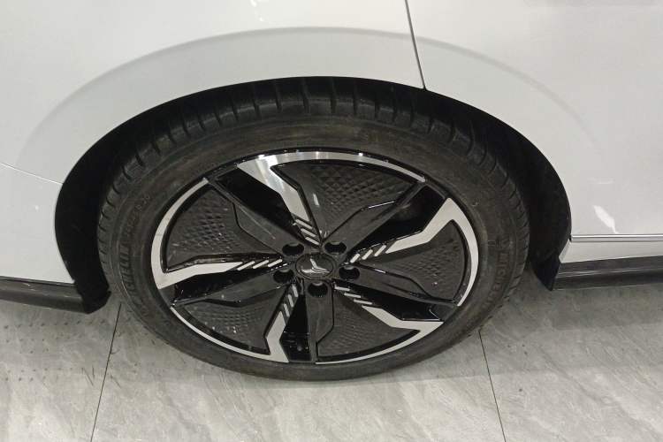 Used VOYAH PASSION 2023 Four-Wheel Drive Flagship Edition Exterior 5