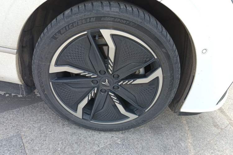 Used VOYAH PASSION 2023 Four-Wheel Drive Flagship Edition Exterior 7