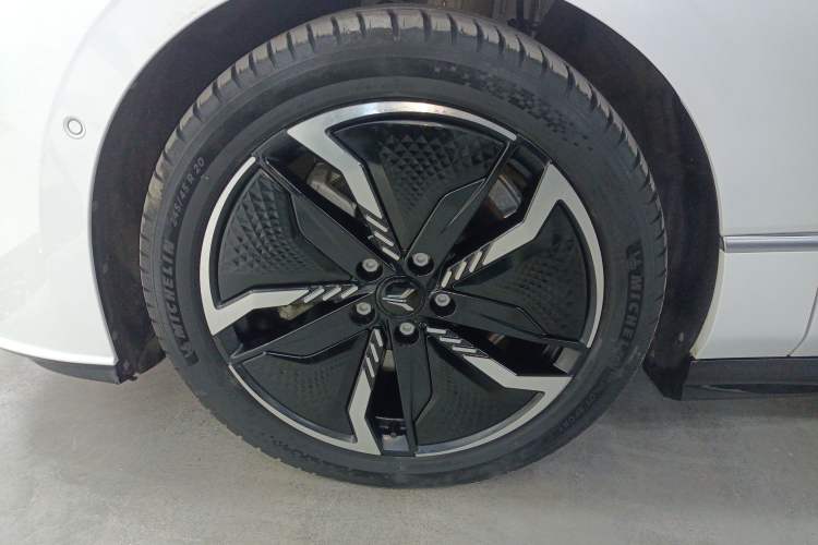 Used VOYAH PASSION 2023 Four-Wheel Drive Long-Range Version Exterior 7