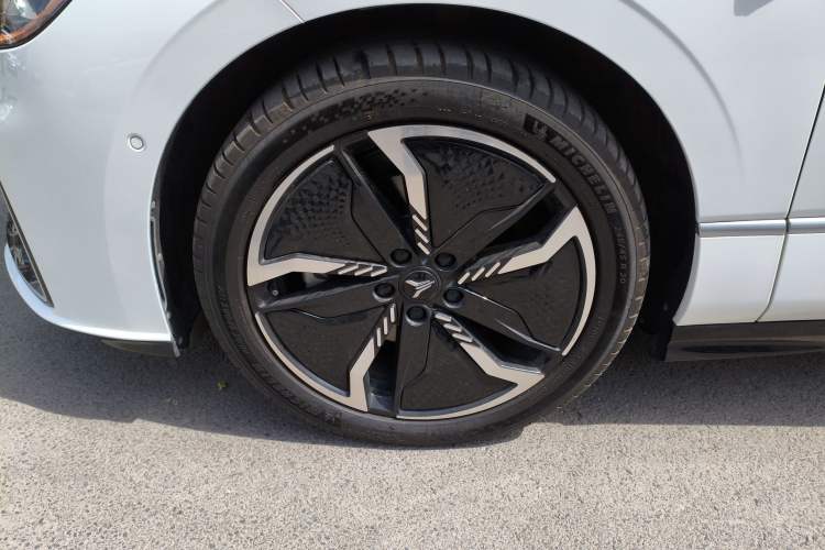Used VOYAH PASSION 2023 Four-Wheel Drive Flagship Edition Exterior 7