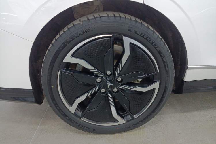Used VOYAH PASSION 2023 Four-Wheel Drive Long-Range Version Exterior 8